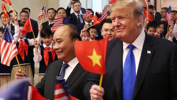 Primer ministro de Vietnam, Nguyen Xuan Phuc, y el presidente de EEUU, Donald Trump - Sputnik Mundo