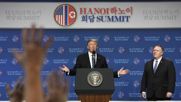 La rueda de prensa del presidente de EEUU Donald Trump tras el encuentro con el líder norcoreano Kim Jong-un - Sputnik Mundo