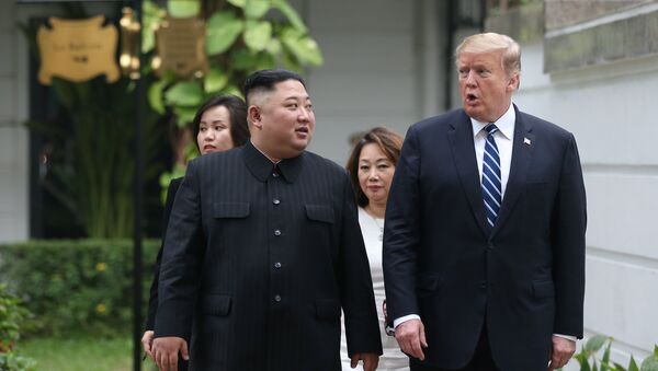 El líder norcoreano, Kim Jong-un y el presidente de EEUU, Donald Trump - Sputnik Mundo