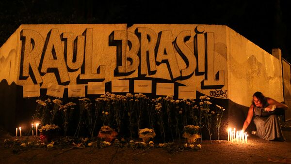 El homenaje a las víctimas del tiroteo en la escuela Raul Brasil en Suzano, estado de Sao Paulo, Brasil - Sputnik Mundo