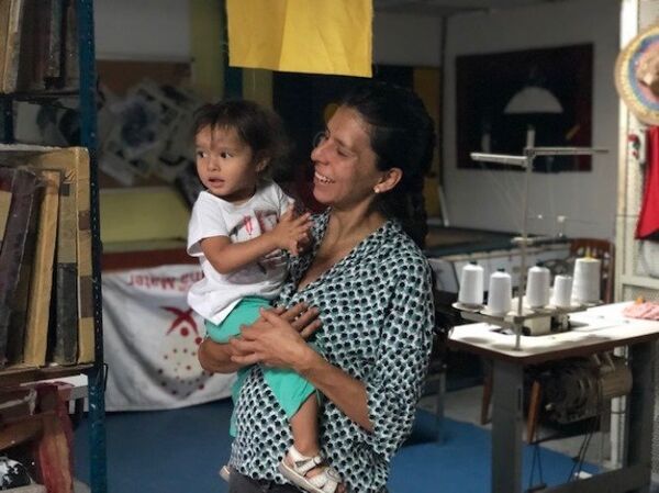 Natalia es colombiana y participa de la Minka, donde el trabajo comunitario es algo más que un mero modo de producir Natalia es colombiana y participa de la Minka, donde el trabajo comunitario es algo más que un mero modo de producir - Sputnik Mundo