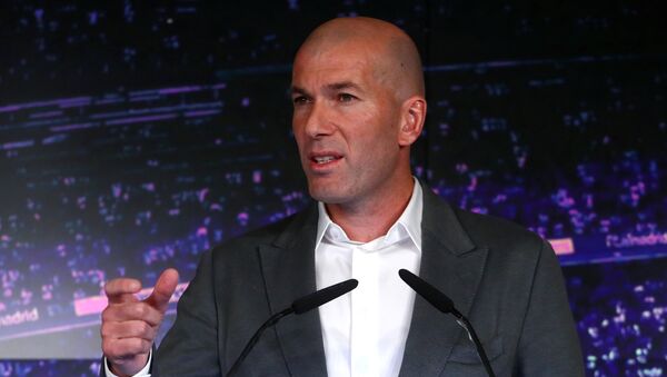 Zinedine Zidane, exfutbolista y entrenador - Sputnik Mundo