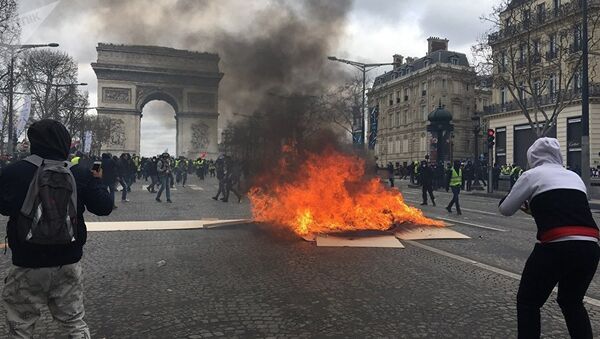 Las protestas de los 'chalecos amarillos' en Francia - Sputnik Mundo