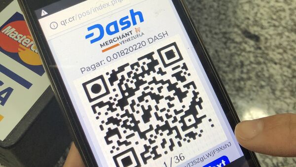 Con un código QR, se genera un pago con criptomonedas en la plataforma Dash, utilizada en algunos comercios de Venezuela - Sputnik Mundo