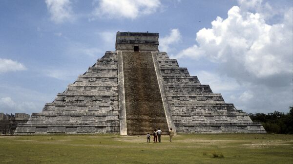El templo de Kukulcán, en Chichén Itzá, uno de los complejos arqueológicos mayas más importantes de México - Sputnik Mundo