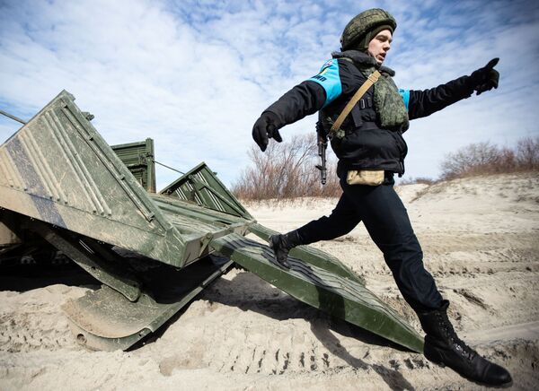 Fuertes, intrépidos e indoblegables: los militares rusos muestran su pericia en Kaliningrado - Sputnik Mundo