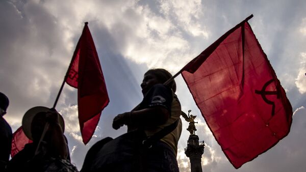 Ciudad de México. Mujeres del Partido Comunista Mexicano en la marcha en apoyo a las huelgas en Matamoros. - Sputnik Mundo