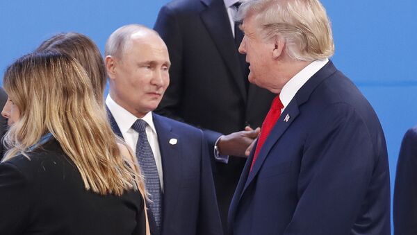 Los presidentes de Rusia, Vladímir Putin (ctro.), y EEUU, Donald Trump (dcha.) - Sputnik Mundo