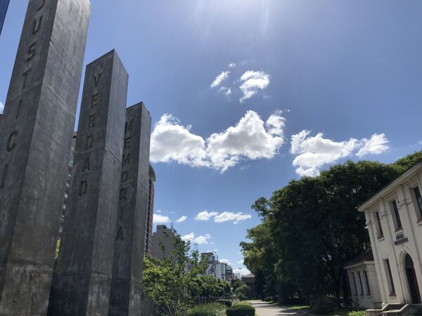 En el predio de la ESMA, modernas intervenciones recuerdan que allí ocurrieron las cosas más truculentas que pudieron haber pasado recientemente en Argentina En el predio de la ESMA, modernas intervenciones recuerdan que allí ocurrieron las cosas más truculentas que pudieron haber pasado recientemente en Argentina - Sputnik Mundo