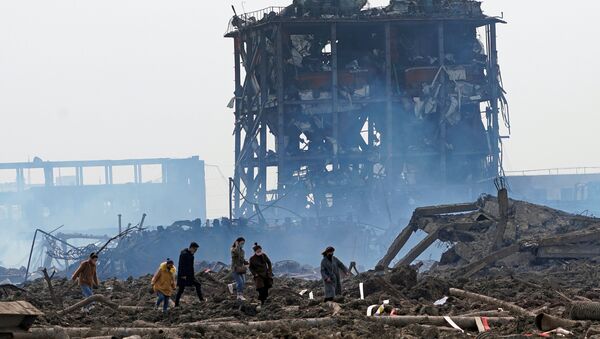 Las consecuencias de la explosión en la planta química Tianjiayi en China - Sputnik Mundo