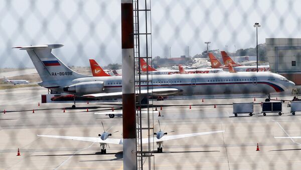 Un avión ruso en el aeropuerto de Maiquetía de Caracas (Venezuela) - Sputnik Mundo