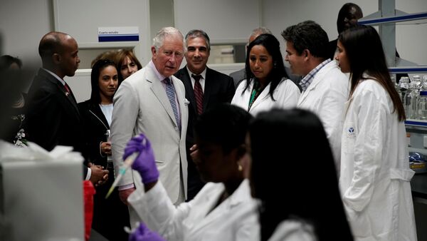 El príncipe Carlos en el Centro de Inmunología Molecular de Cuba - Sputnik Mundo