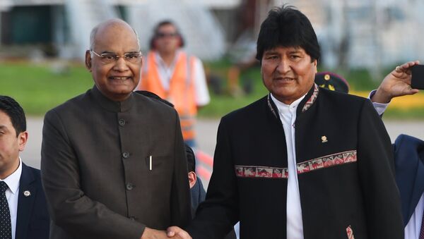El presidente de la India, Ram Nath Kovind, con su par boliviano, Evo Morales - Sputnik Mundo