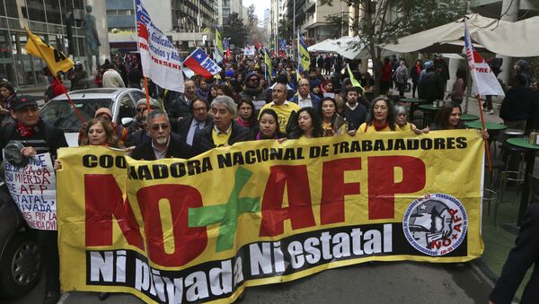 Las protestas por jubilación en Chile - Sputnik Mundo