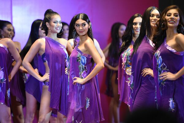 El secreto de la belleza aflora en la presentación de las candidatas a Miss Filipinas - Sputnik Mundo