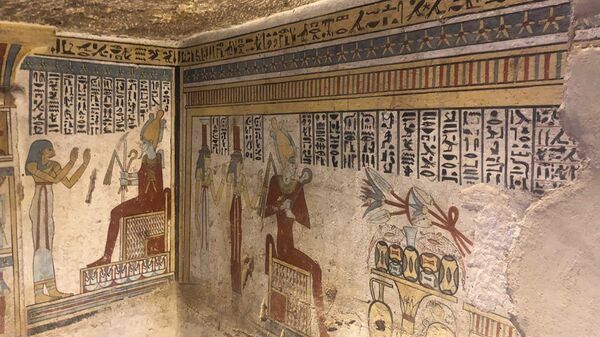 Los dibujos en las paredes de una antigua tumba en Egipto (archivo) - Sputnik Mundo