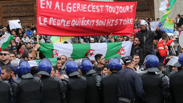 Protestas en Argelia - Sputnik Mundo
