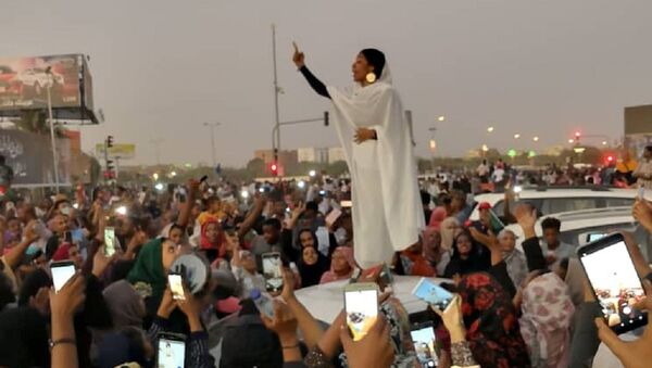 Alaa Salah de Sudán - Sputnik Mundo