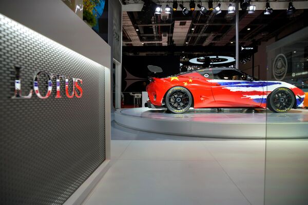 Концепт нового гоночного автомобиля Lotus на Шанхайском международном автосалоне - Sputnik Mundo