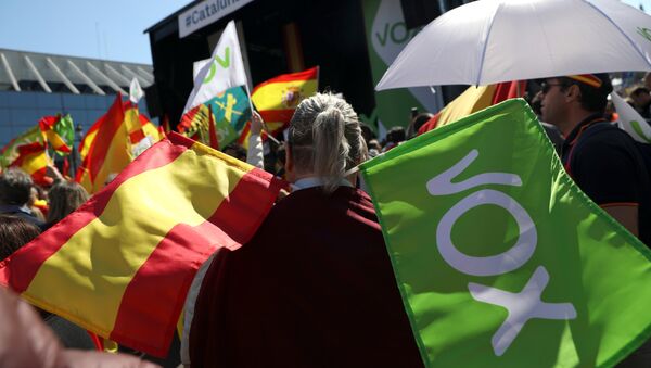 Las banderas de España y del partido Vox - Sputnik Mundo