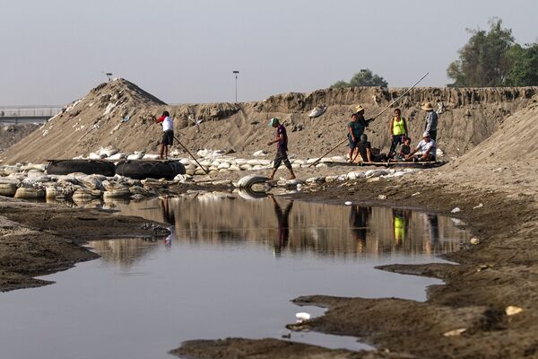 Suchiate, Chiapas. Migrantes cruzan por el río Suchiate Suchiate, Chiapas. Migrantes cruzan por el río Suchiate - Sputnik Mundo