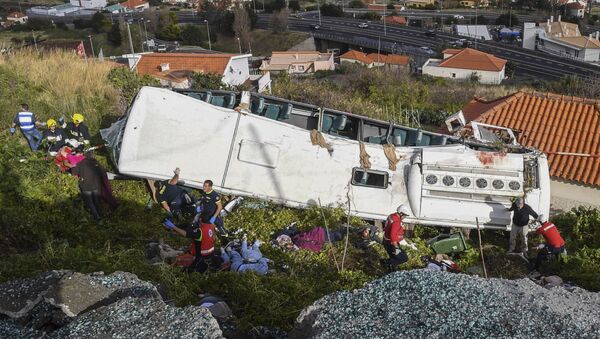Las imágenes del autobús siniestrado en Portugal - Sputnik Mundo