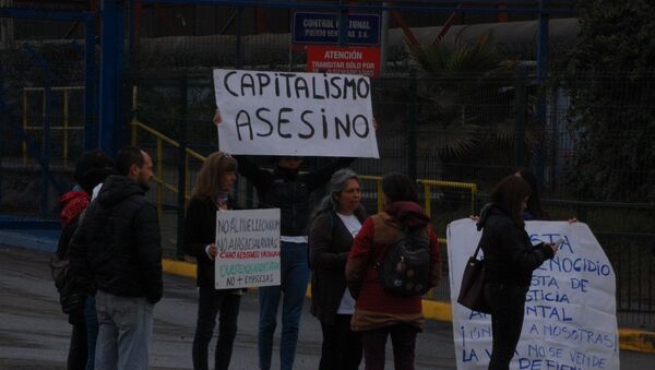 Manifestación en Ventanas, Valparaíso, Chile, contra las empresas contaminantes instaladas en el lugar - Sputnik Mundo