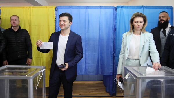 Volodímir Zelenski, candidato a la Presidencia de Ucrania, y su esposa Olena - Sputnik Mundo