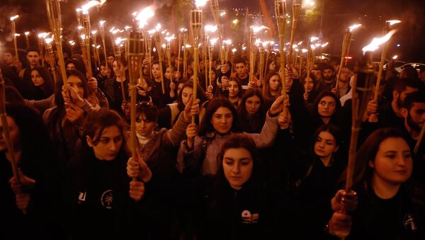 Marcha de antorchas en Ereván - Sputnik Mundo