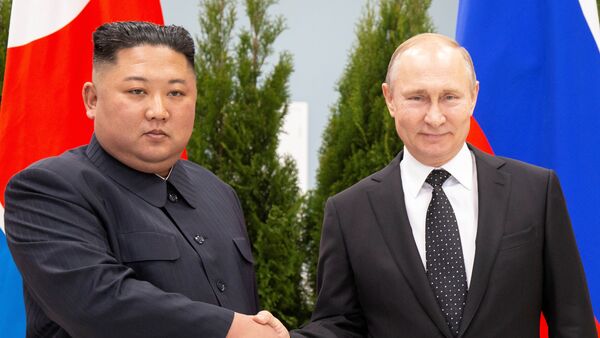 El líder de Corea del Norte, Kim Jong-un, y el presidente de Rusia, Vladímir Putin - Sputnik Mundo