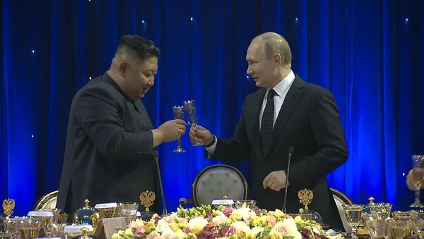 Putin y Kim mantienen una reunión histórica en Vladivostok - Sputnik Mundo