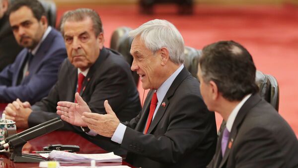 Sebastián Piñera, presidente de Chile junto a la delegación chilena en China - Sputnik Mundo