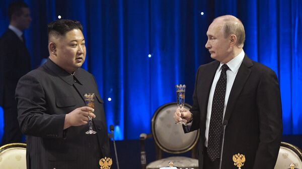 Putin y Kim mantienen una reunión histórica en Vladivostok - Sputnik Mundo
