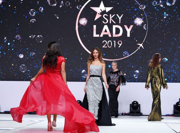 El certamen Sky Lady 2019 corona a la azafata más bella - Sputnik Mundo