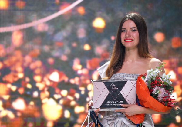 El certamen Sky Lady 2019 corona a la azafata más bella - Sputnik Mundo