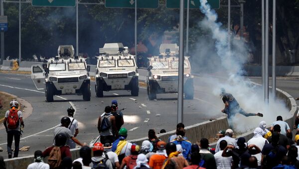 Vehículos militares en Caracas, Venezuela - Sputnik Mundo
