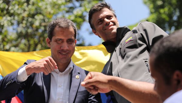 Juan Guaidó y Leopoldo López celebrando durante una movilización - Sputnik Mundo