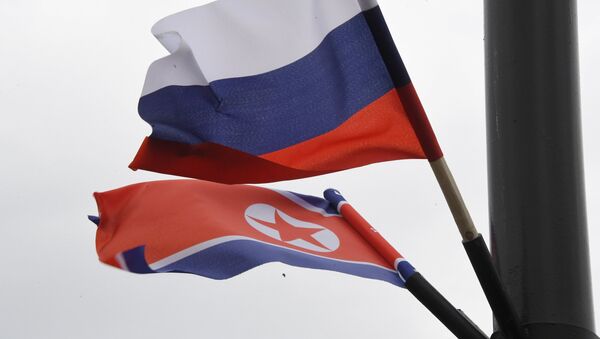 Las banderas de Rusia y Corea del Norte - Sputnik Mundo