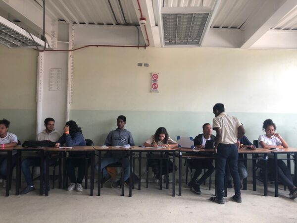 Personas de distintas áreas se reunieron el fin de semana en Caracas para aportar ideas sobre cómo encarrilar la Revolución bolivariana tras el intento de golpe de Estado Personas de distintas áreas se reunieron el fin de semana en Caracas para aportar ideas sobre cómo encarrilar la Revolución bolivariana tras el intento de golpe de Estado - Sputnik Mundo