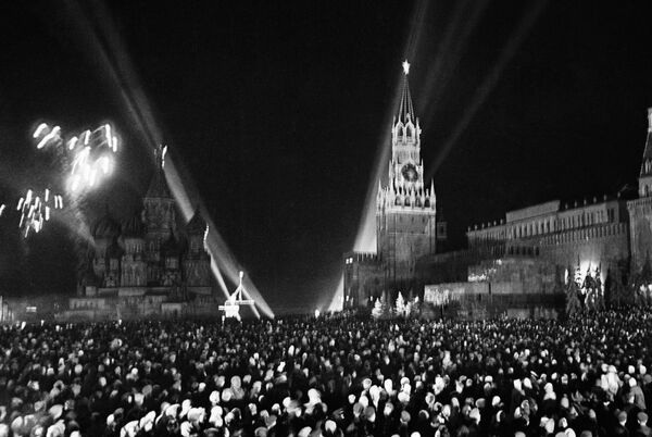 Moscú hoy y durante la Gran Guerra Patria, vista por fotógrafos de Sputnik - Sputnik Mundo