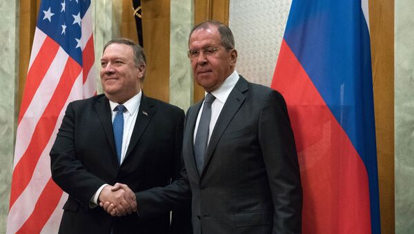 El secretario de Estado de EEUU, Mike Pompeo, y el ministro ruso de Exteriores, Serguéi Lavrov - Sputnik Mundo