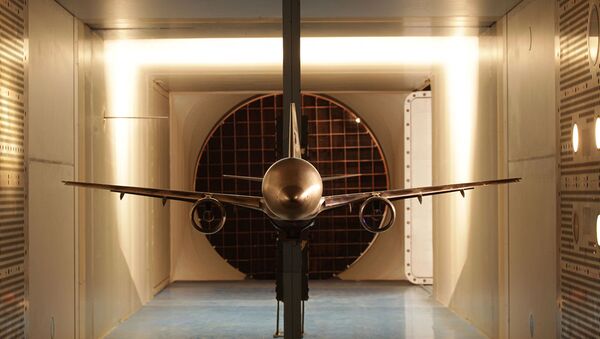 El UAC MS-21 es un proyecto de avión de pasajeros bimotor de corto y medio alcance. En el túnel aerodinámico transónico se pone a prueba. - Sputnik Mundo