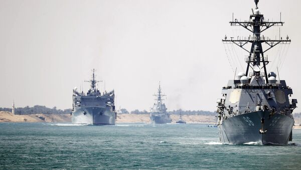 El grupo de combate del USS Abraham Lincoln atraviesa el canal de Suez - Sputnik Mundo