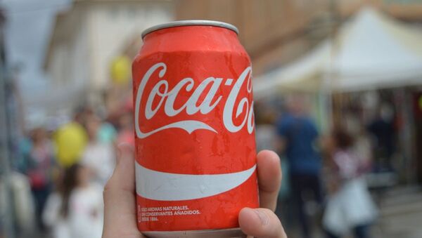 Una lata de Coca-Cola - Sputnik Mundo