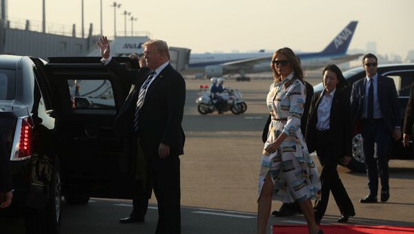 El presidente de EEUU, Donald Trump y su esposa Melania Trump arriban a Tokio, Japón - Sputnik Mundo
