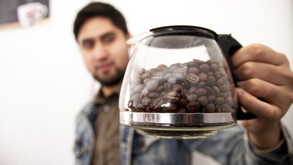 Ciudad de México: Vendedor muestra su café tostado - Sputnik Mundo