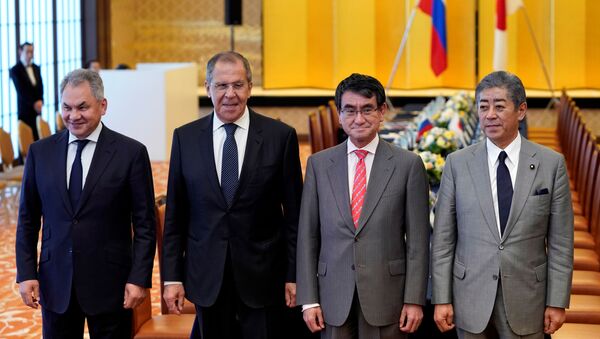 Los ministros rusos de Defensa y de Exteriores, Serguéi Shoigú y Serguéi Lavrov, con sus pares japoneses, Takeshi Iwaya y Taro Kono - Sputnik Mundo