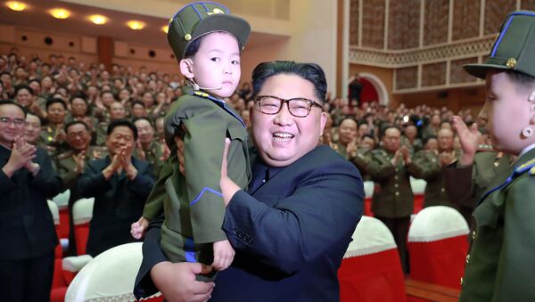 La esperanza de la nación: Kim Jong-un y los niños norcoreanos - Sputnik Mundo