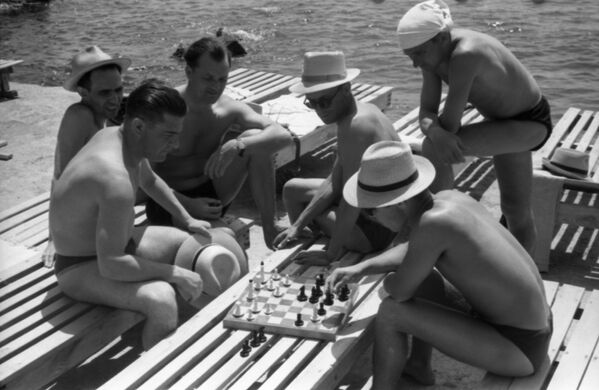 Verano, vacaciones, playa: cómo se relajaba la gente en la URSS
 - Sputnik Mundo