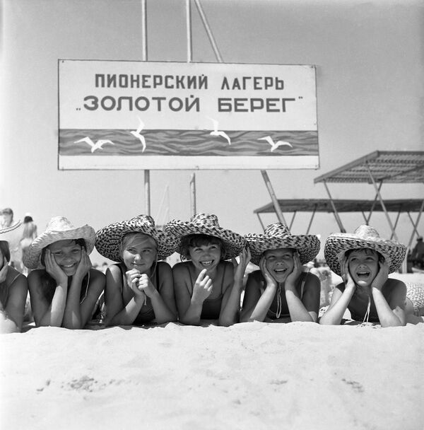 Verano, vacaciones, playa: cómo se relajaba la gente en la URSS
 - Sputnik Mundo